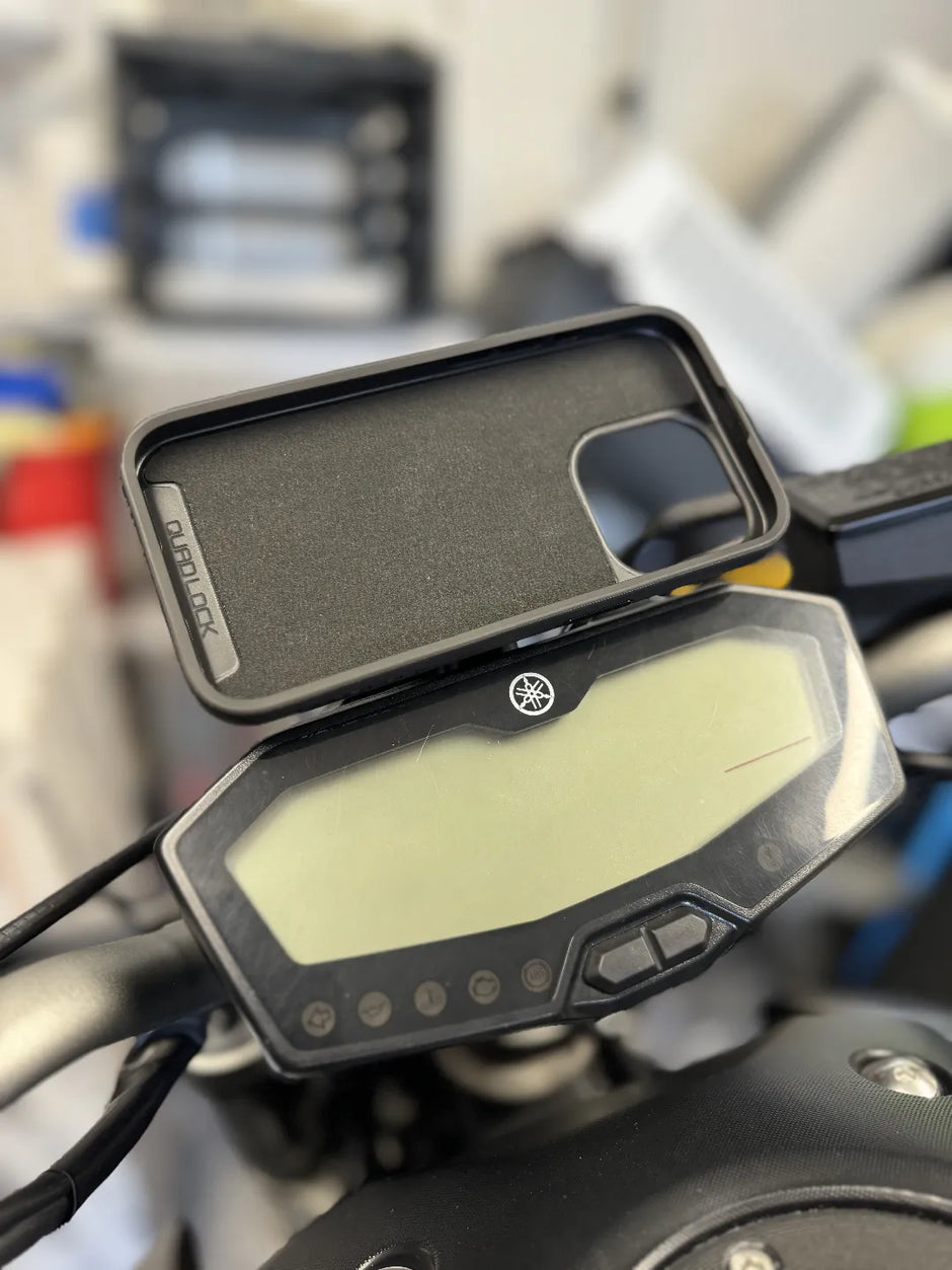 MT07 QUADLOCK DASH MOUNT