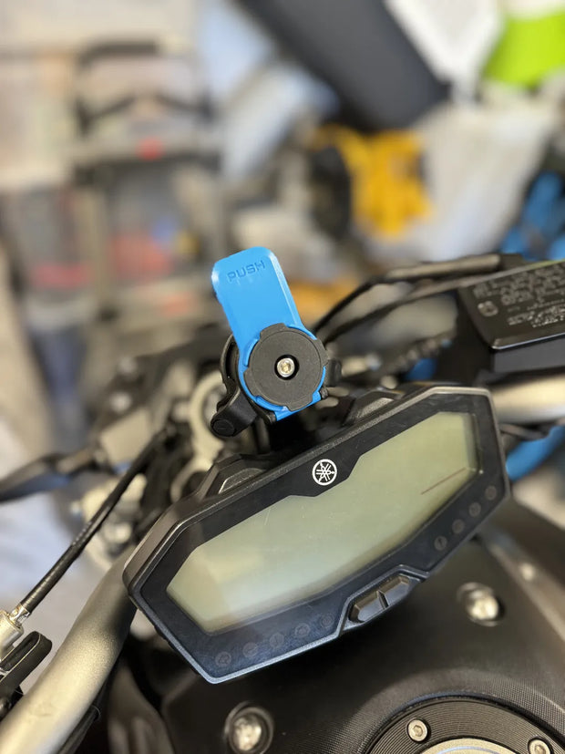MT07 QUADLOCK DASH MOUNT